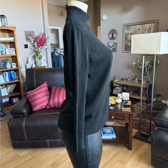 Select + Trend black long sleeve turtleneck sweater-size M - Picture 3 of 9